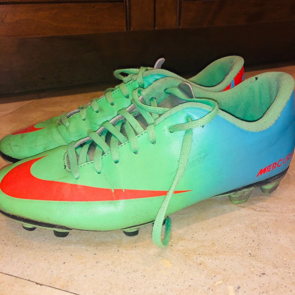 nike cleats - Picture 3 of 4